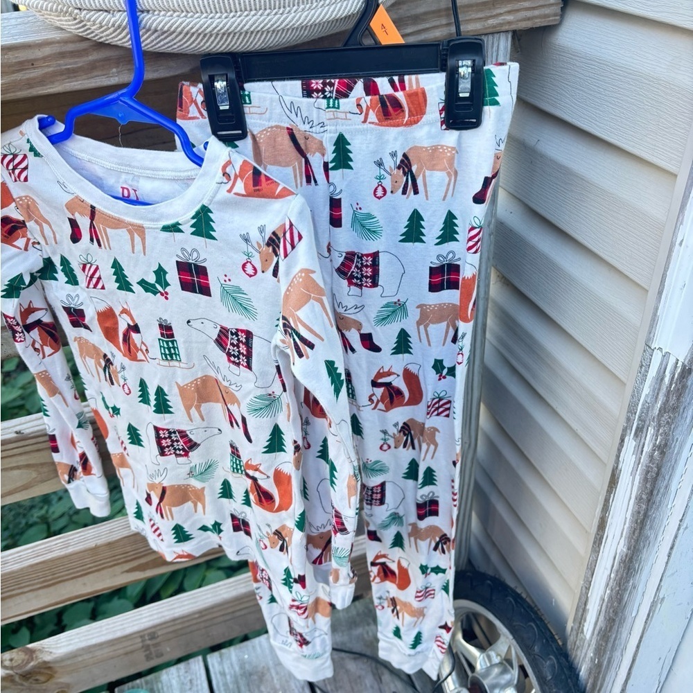 The children place Baby And Toddler Matching Animal Snug Fit Cotton Pajamas